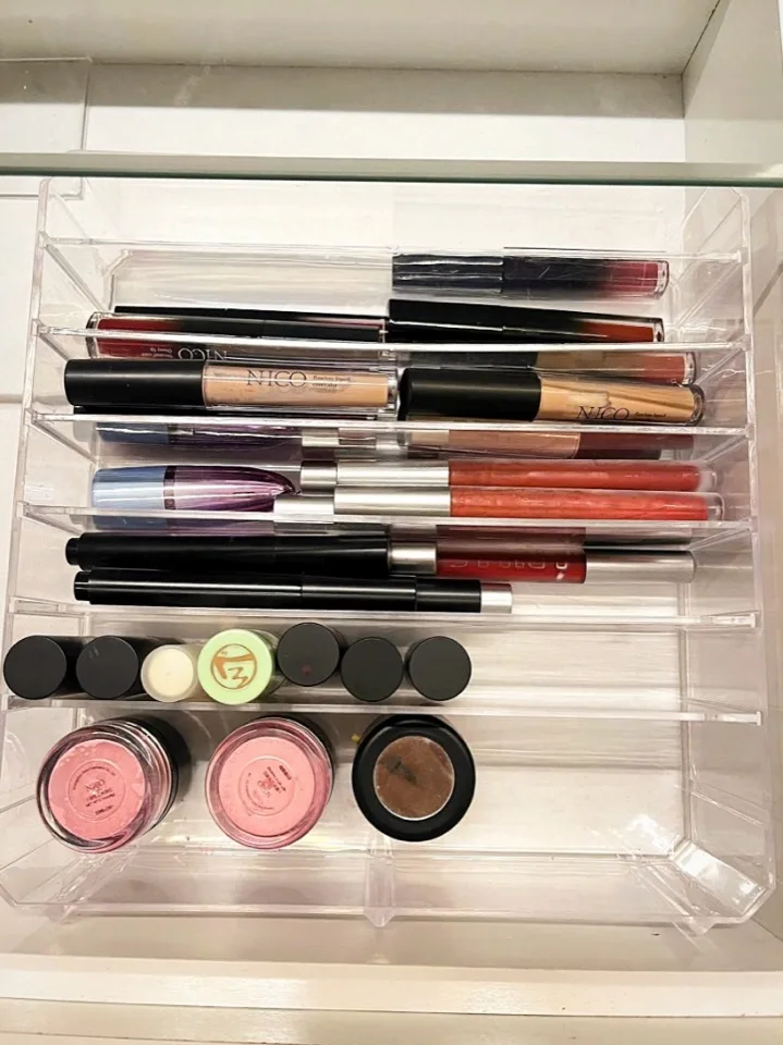 Complimentary lipsticks, eyeshadows, and makeup essentials for guests at DaBee Spa